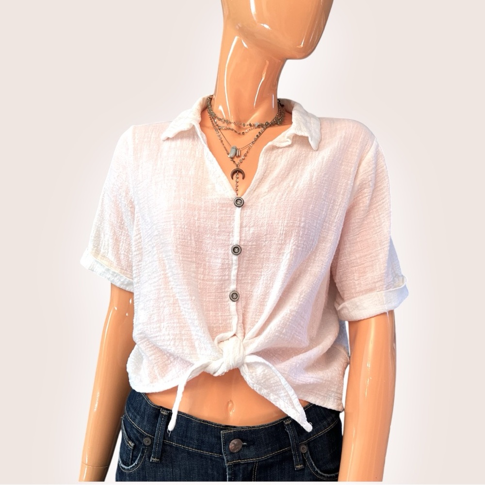 URBAN ROMANTICS Tie Waist Crop Top